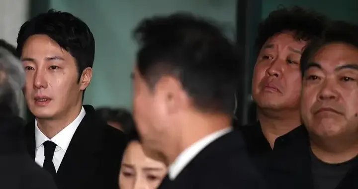 丁一宇送别李顺载，灵堂前哭的泣不成声，河智苑为李顺载诵念悼词