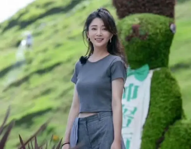 网友：被44岁的殷桃又惊艳到了。 ???