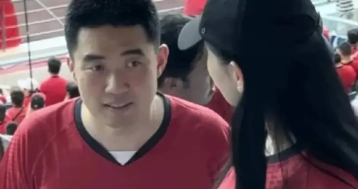 理想汽车创始人李想，近日因一张与妻子的街拍照片而引发公众热议