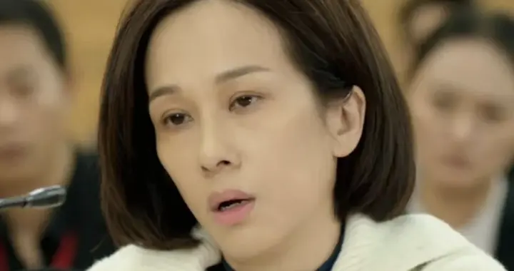 文颂娴时隔20年复出TVB拍戏，素颜出镜瘦了一圈，与丈夫屡传婚变