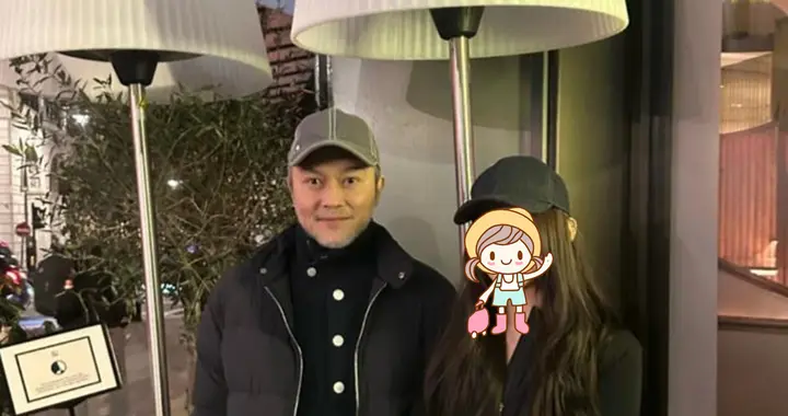 张智霖英国陪儿子魔童上学，过年吃胖了很多，胡子拉碴似老了10岁