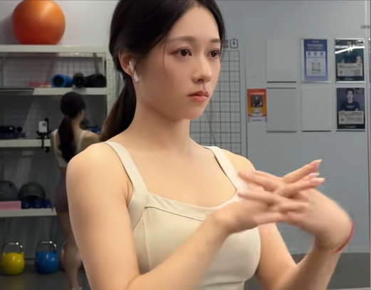 管晨辰神级助攻，吴柳芳粉丝量已经从7万狂涨到近200万！