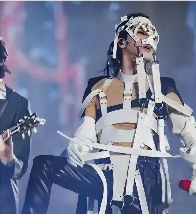 乐坛没落？没有代表作却被捧为歌坛顶流，这些“小丑”真是笑死人