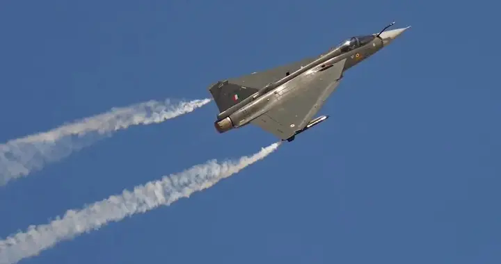 印度光辉折翼迪拜：一场漏油与坠机背后的军工较量