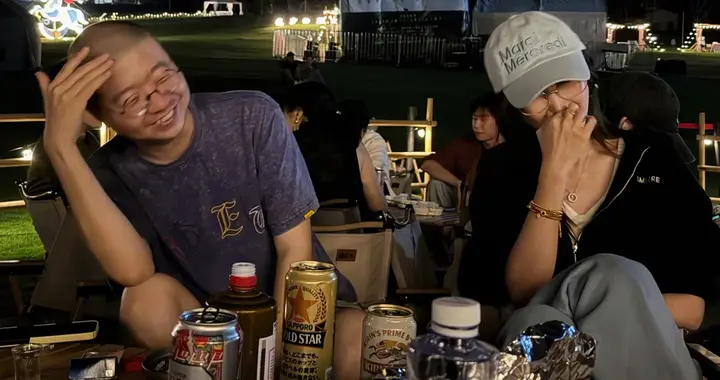 越来越嗨！李诞加入佟丽娅年聚会，温宇被喊话在一起，金晨最开心