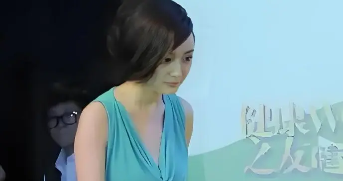 杨幂考古图，这应该是20年前的状态吧！