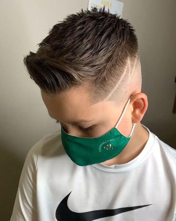 男孩个性雕刻发型：时尚魅力，回头率百分百