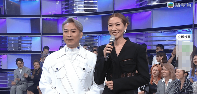 杨千嬅当《好声音》评委却被批不够格，遁走避媒体，冠亚军背景强