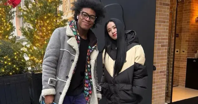 巴黎偶遇蔡依林，本人好小一只特别年轻!