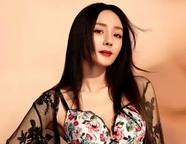 杨幂成为维多利亚的秘密代言：时尚与魅力的完美融合