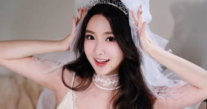 体育主持人郭珺私房写真，这身材谁看都心动，真极品