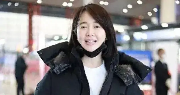 47岁左小青科技美后大回春！穿羽绒服+阔腿裤，完全没有大妈味！