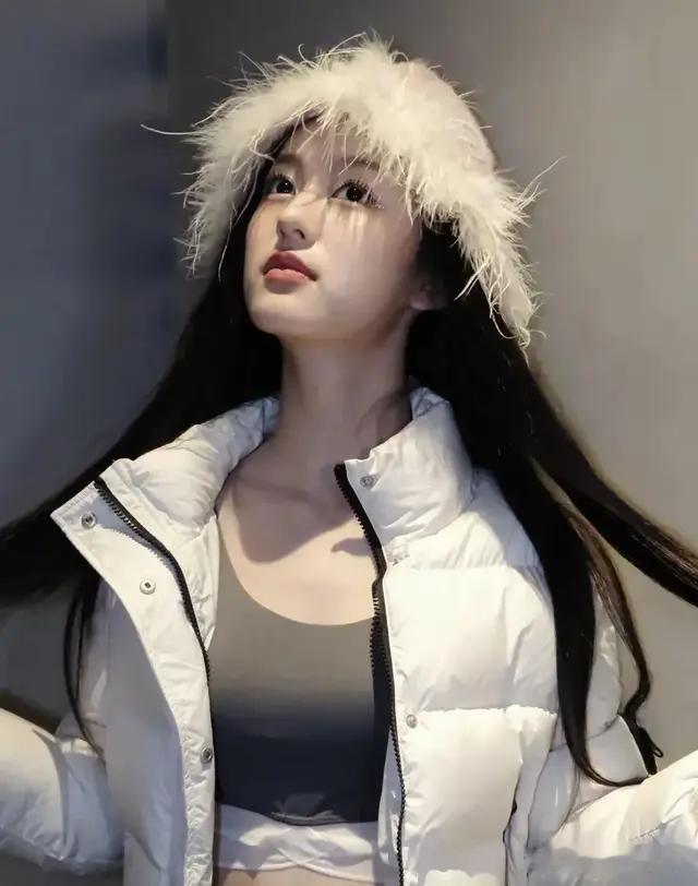 15岁裴佳欣：亭亭玉立，尽显好身材