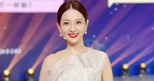 央视主持人谢颖颖：才华横溢，美貌和智慧并存