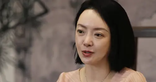 王晓蓉公开初恋是王中磊，19岁就在银行工作，家境比王中磊还要好