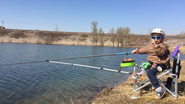 |冬季野钓如何找钓位？看水色，有鱼的地方水色不同