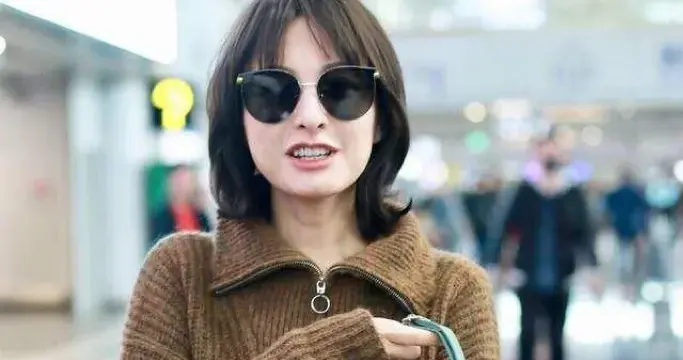 吴昕越来越时髦！穿美拉德毛衣配牛仔裤，减龄又高级！