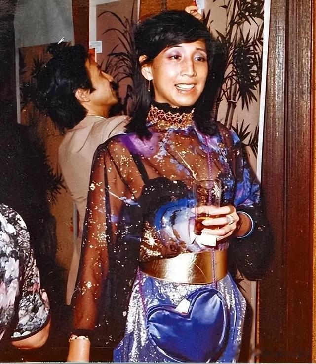 赌王长女何超英去世，家人拒出席葬礼，霍震霆送她最后一程