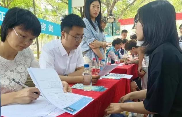 “我是浙大毕业”，女生因学历被HR嘲讽，却被毕业院校全名打脸