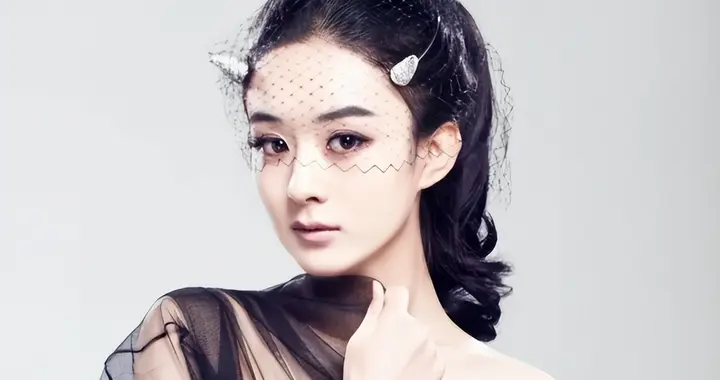 杨幂瘪嘴严重、赵丽颖眼褶多、唐嫣有了双下巴，85花纷纷陷初老