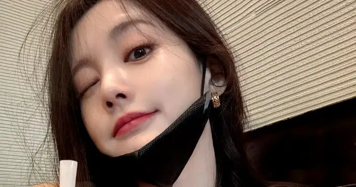 网友问李一桐：告诉我为啥中间的图每次都要旋转