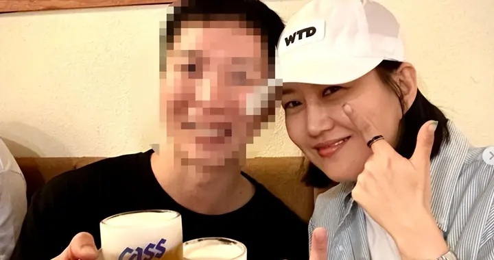 出道26周年，韩国老牌女歌手与20年老粉接地气庆贺