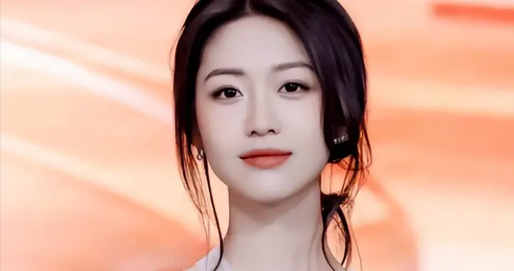 她被称为京圈公主，抽烟炒CP遭痛批，如今搭档41岁朱亚文口碑暴涨