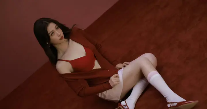 虞书欣 新年物料 依旧妩媚多姿