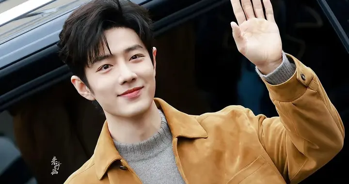 肖战每年看秀都是TODS在前，GUCCI在后，老钱内敛和张扬风的对决