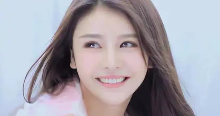 晶女郎邱意浓：以韧为翼，解锁多元魅力！