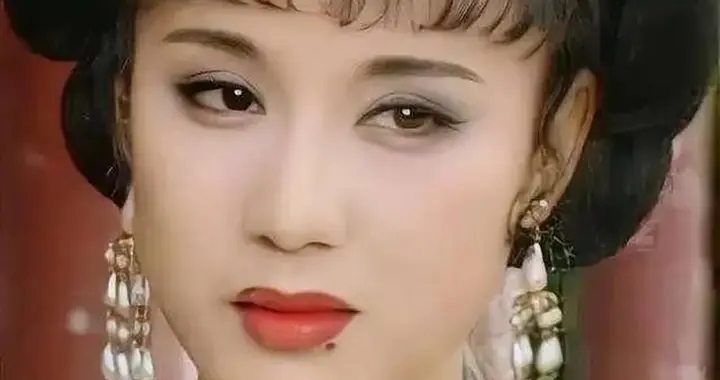 她长得太美被导演“金屋藏娇”，同居27年无名无分，最终早早离世