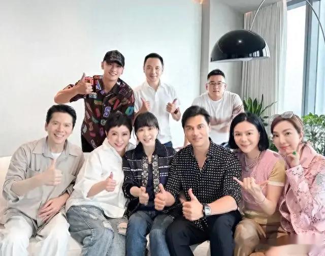 向太减肥瘦了不少，但是脖子还是很短，头还是很大