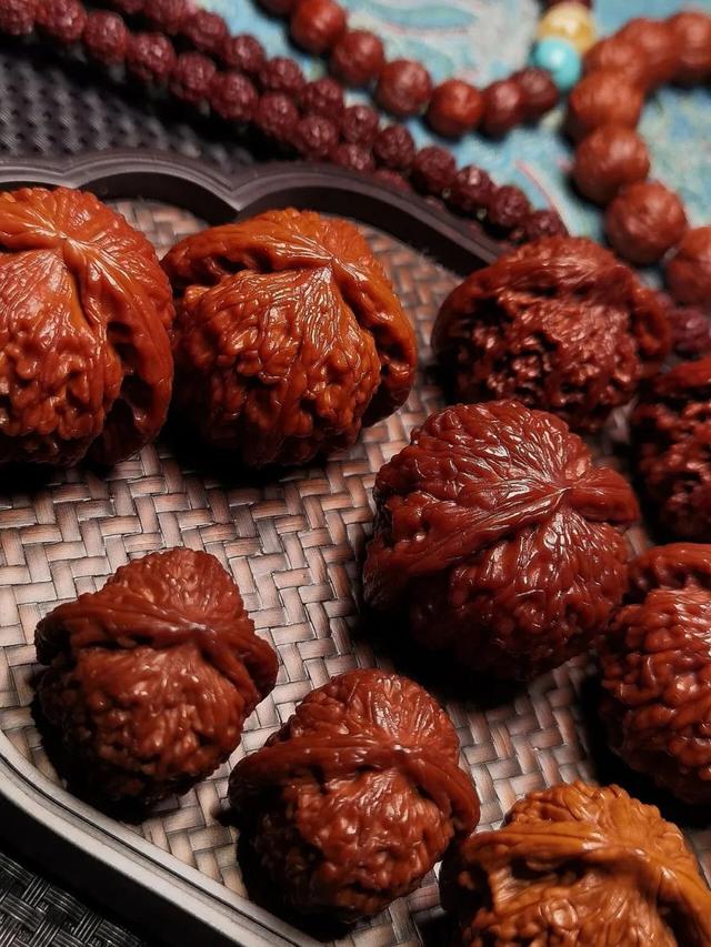 文玩核桃打底的三个步骤，慢工出细活，教你玩出让你羡慕的包浆