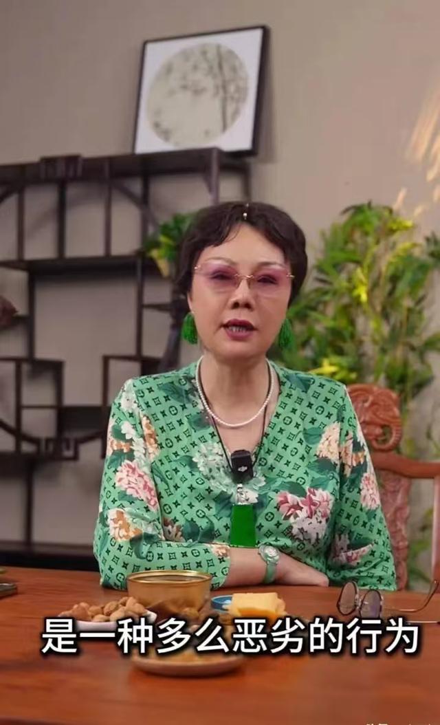 正妻小三同吃住，连私生子都带回家？杨议的体面这次真要全败光了