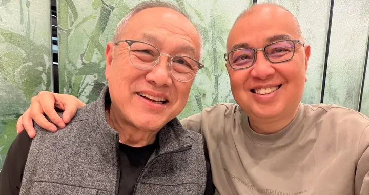 77岁TVB绿叶回香港罕露脸，满头银发好慈祥，离巢后在国外带孙子