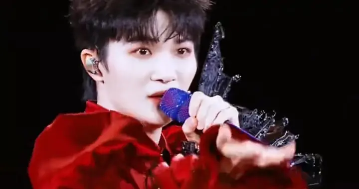 历史性一刻！周深成首位登陆香港启德主场的内地歌手