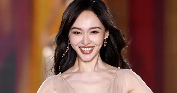 离婚传言仅7天，王家卫又曝唐嫣猛料，还真是人前人后两副面孔