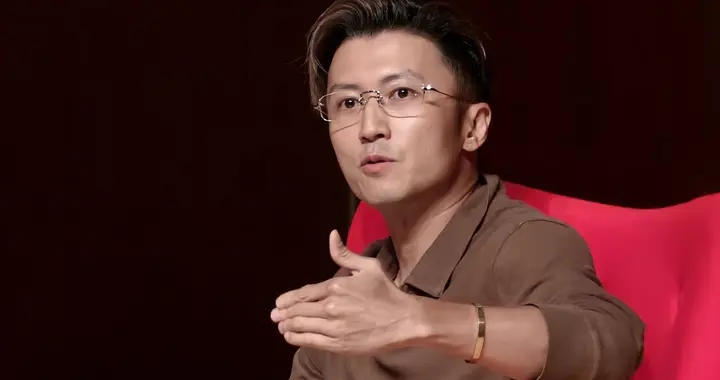 谢霆锋突然戴 26年前定情手镯，与王菲的爱情信物珍藏多年从未丢弃