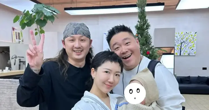 郝劭文随妻子回杭州过年，两人女儿已11个月大了，他视继女为己出