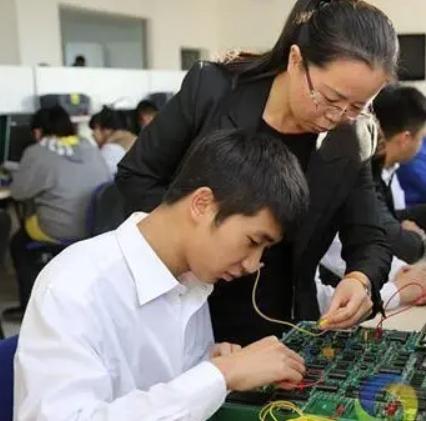 电子信息工程堪称2024黑马专业，考研院校排名出炉，清华仅排第四