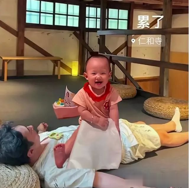 王思聪最终还是认子归宗了，小王还是心软了，毕竟是自己的骨肉