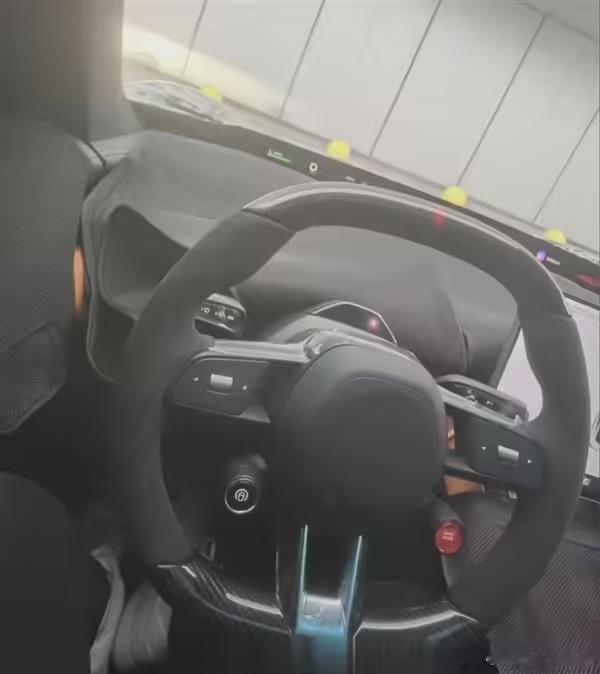 小米YU7内饰曝光 年内完成上市 不过给人塑料感