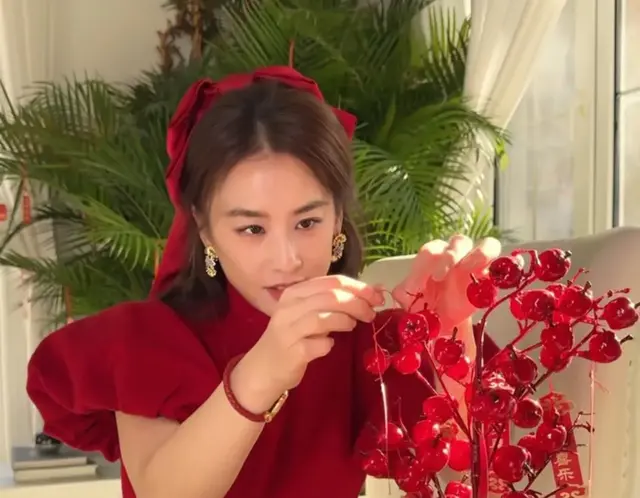 黄圣依回到杨子老家别墅，夫妻二人发布长文，结尾一句话 让人亮眼