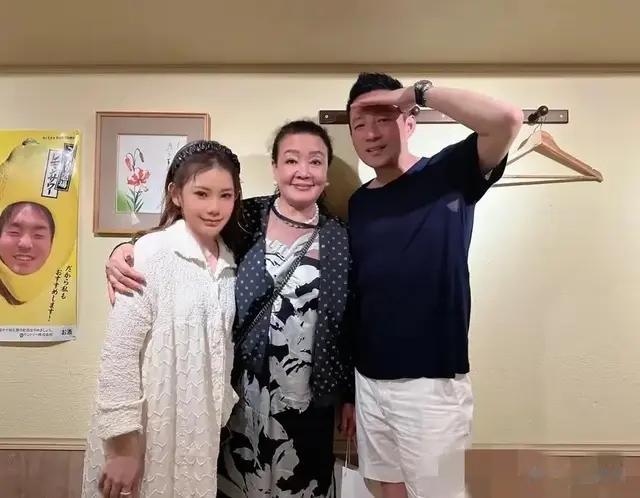 张兰晒出汪小菲豪宅内景！花园鱼池藏父爱，儿女房间惹泪目！