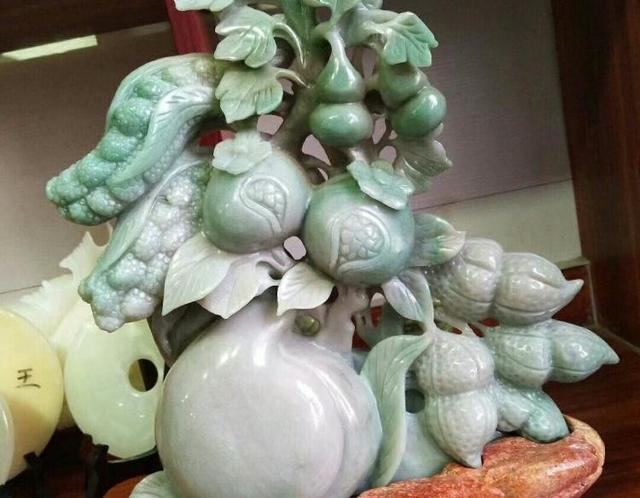 翡翠|不同宗的翡翠一佘太玉