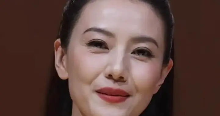 高圆圆没P图的样子能看出45岁苹果肌下垂法令纹眼尾细纹都很明显