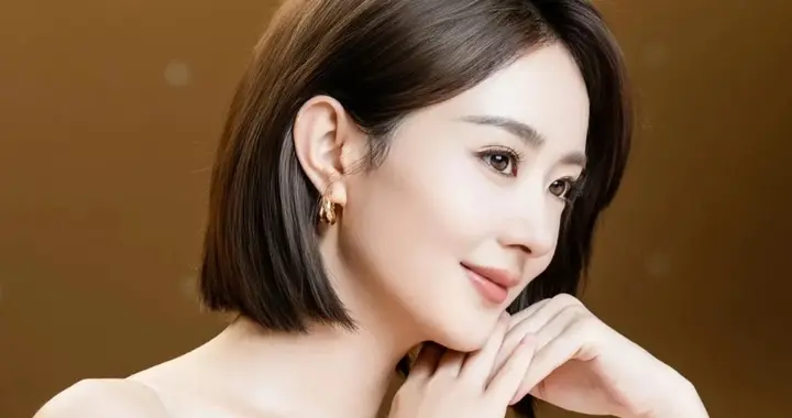 赵丽颖新造型惊艳出圈，短发鎏金裙诠释别样风采