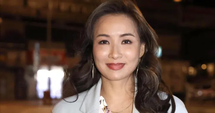 麦家琪回港拍戏自曝做医美微妙，花了大量金钱保养，50岁风韵犹存