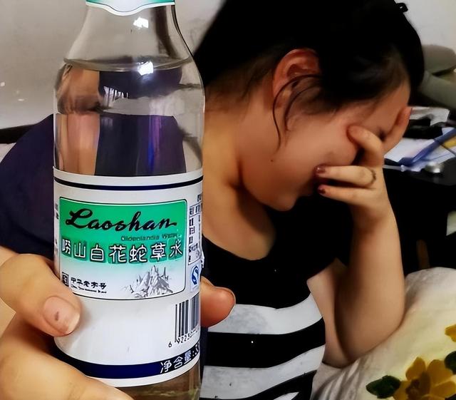 销量破10亿！曾是中国“最难喝的饮料”，如今为何被中年男人买疯