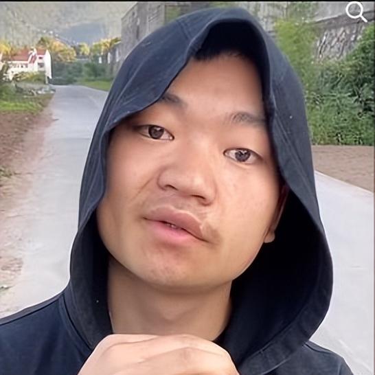 三伏天 网红王宝弱：因酷似王宝强吸粉43万，拿马蓉炒作惹怒王宝强本人
